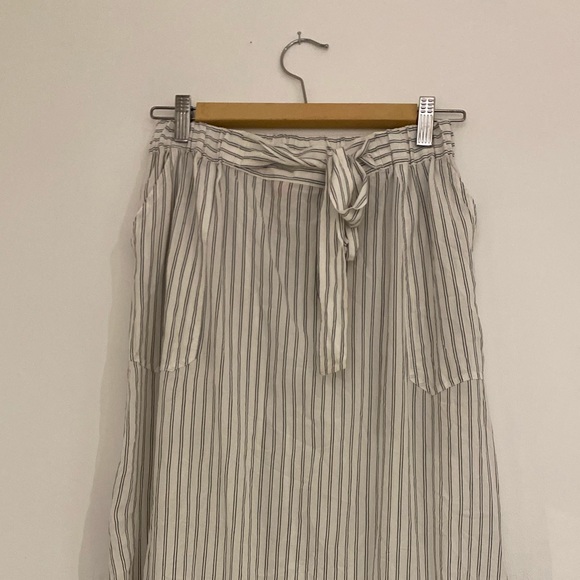 Midi Skirt with belt - Picture 2 of 3